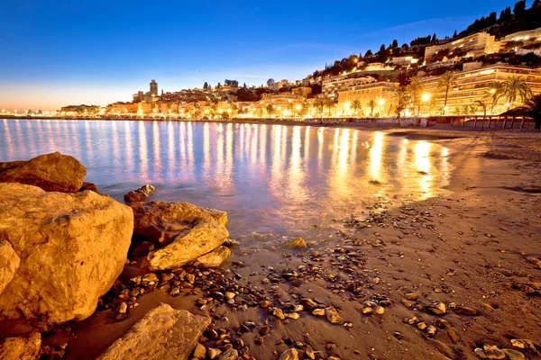 Colorida Cote d Azur ciudad de Menton playa y arquitectura eveni — Foto de Stock