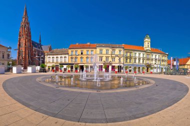 Osijek ana meydanı ve katedral panoramik görünümü