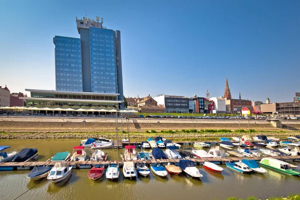 Drava lungomare nella città di Osijek vista — Foto Stock