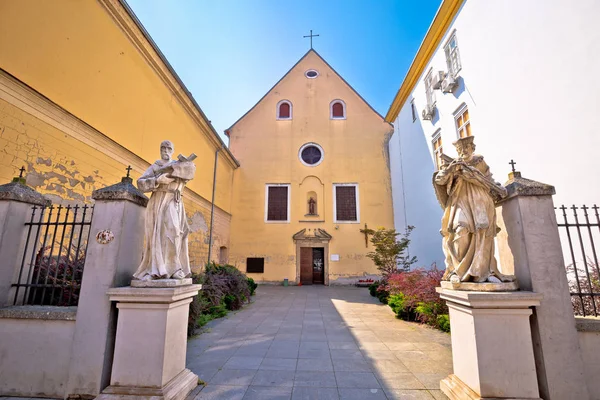 Osijek Saint Jacob vista de rua da igreja — Fotografia de Stock