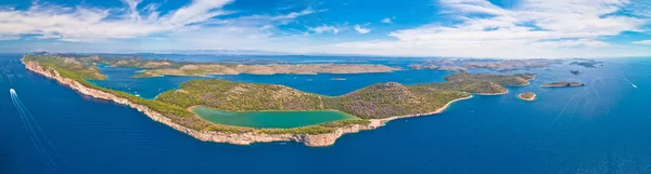 Parque natural de Telascica y lago Mir verde en la isla de Dugi Otok aer —  Fotos de Stock