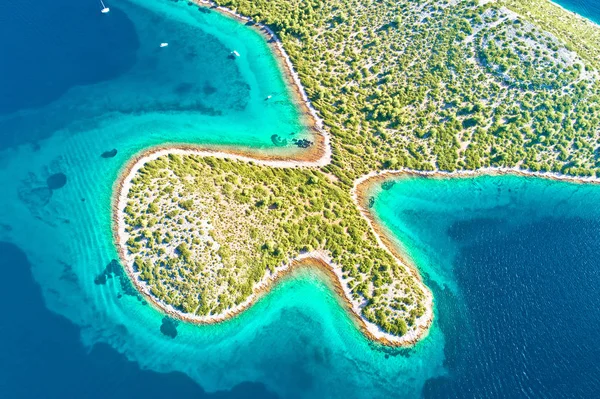 Kornati ilha arquipélago parque nacional aéreo costa azul-turquesa — Fotografia de Stock