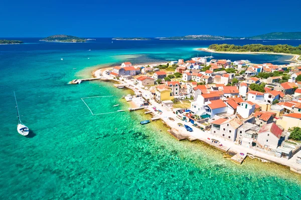 Colorido archipiélago de Krapanj isla vista panorámica aérea —  Fotos de Stock