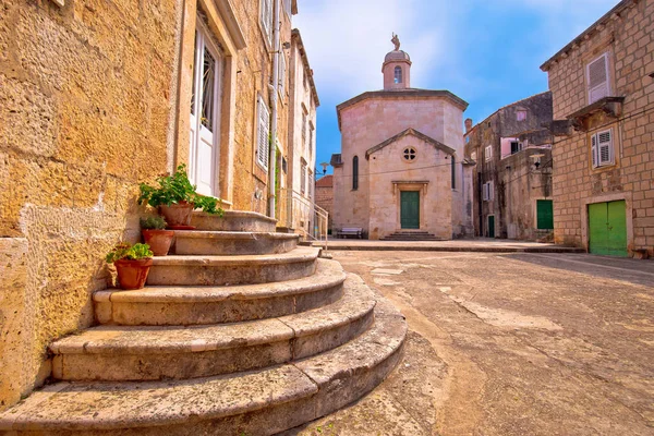 Cidade de Korcula praça pedra igreja e arquitetura vista — Fotografia de Stock