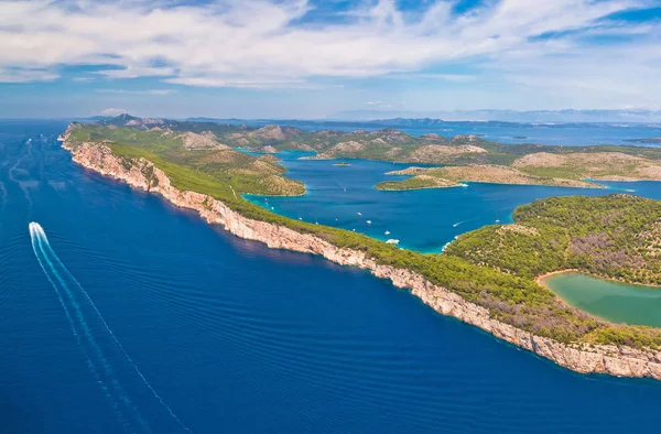 Parque natural de Telascica y lago Mir verde en la isla de Dugi Otok aer —  Fotos de Stock