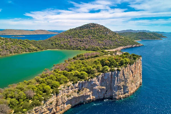 Parque natural de Telascica y lago Mir verde en la isla de Dugi Otok aer —  Fotos de Stock