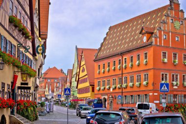 Dinkelsbuhl şehrinin renkli Alman cepheleri
