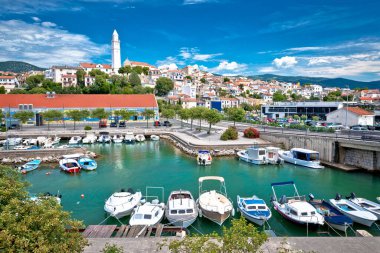 Hırvatistan 'ın Kvarner bölgesindeki Novi Vinodolski liman manzarası