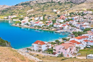 Hırvatistan 'ın Dalmaçya bölgesindeki Pag Adası' nın Idyllic kıyı kasabası Metajna