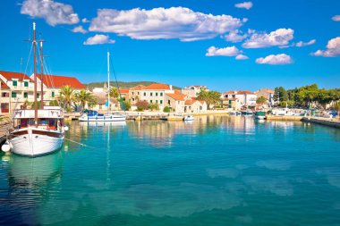 Hvar adası kıyı manzaralı Sucuraj kasabası, Hırvatistan Dalmaçya takımadası