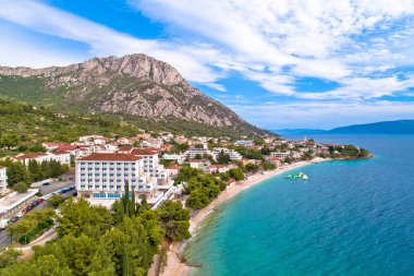 Hırvatistan 'ın Makarska Riviera liman manzaralı, Dalmaçya bölgesindeki Gradac köyü