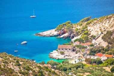 Hırvatistan Dalmaçya takımadaları, Hvar adası hava manzaralı, Dubovica 'nın gizli koyundaki Idyllic plajı