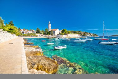 Hvar adası fransizm manastırı ve zümrüt deniz manzarası, Hırvatistan 'ın Dalmaçya bölgesi