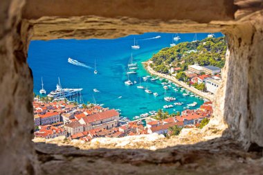 Hvar körfezi hava manzarası taş pencere, Dalmaçya, Hırvatistan