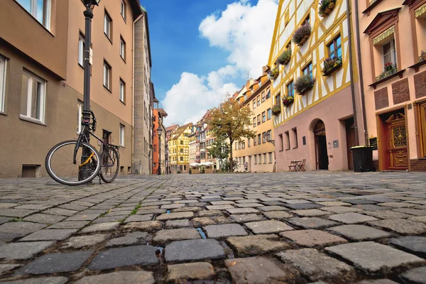 ナーンバーグ ニュルンベルクの有名なWeissgerbergasseの歴史的通り旧市街ビュー ドイツのバイエルン州 — ストック写真