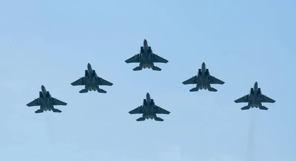 Marina Barrage, Singapur - 11 Ağustos 2018: Rsaf50@Marina baraj. Hatıra Rsaf50 hava uçmak 20 Rsaf uçak, daha ve hava daha fazla oluşan F-15sg, F-16cs ve Ah-64ds görüntüler!
