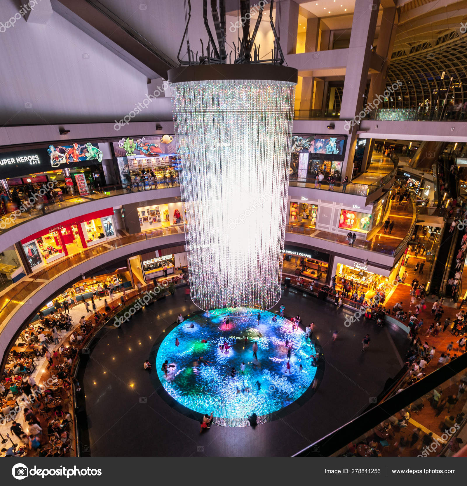 2019 新加坡滨海湾金沙购物商城数字光画布—— 库存社论照片© mavericklee #278841256