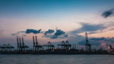 2019-08-22 Singapur deniz limanı terminalinin Timelapse gün batımı manzarası.