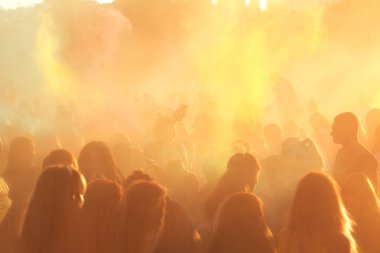 Güneşli gün batımı çok renkli arka plan bulanık.