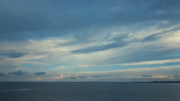 Paysage Estival Printemps Coloré Sur Rivière Avec Beaux Nuages Dans — Video