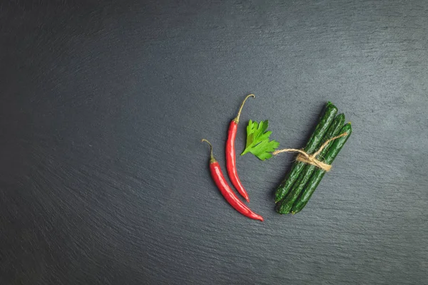 Kabanosy, sosis wasabi ile yeşil domuz eti yapılır. — Stok fotoğraf