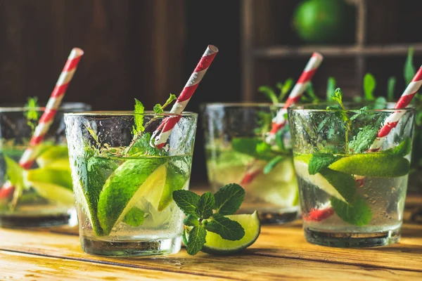 Fresh Alcoholic Cocktail Lime Ice Mint Mojito Cocktail Bur Rustic — Stock Photo, Image