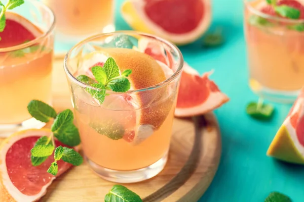 Čerstvé Růžové Alkoholický Koktejl Grapefruity Ledu Máta Nápoj Brýle Ingredience — Stock fotografie