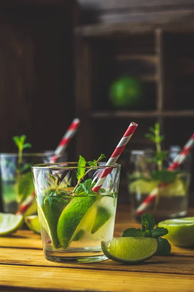 Fresh Alcoholic Cocktail Lime Ice Mint Mojito Cocktail Bur Rustic — Stock Photo, Image