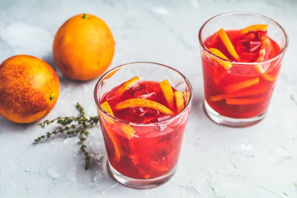 Cóctel Campari Alcohol Con Naranjas Sangre Siciliana Rodajas Zumo Naranja —  Fotos de Stock