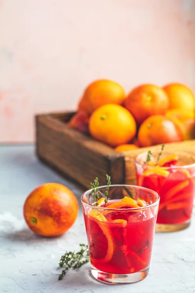 Koktajl Sycylijskiej Pokrojone Pomarańcze Krwi Lub Campari Świeży Sok Pomarańczowy — Zdjęcie stockowe