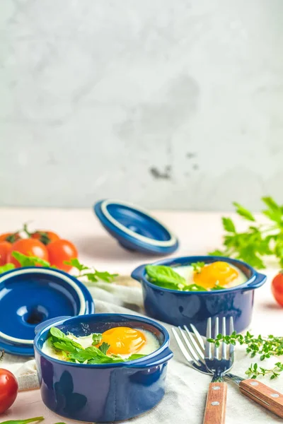 Ovos Kokot Cocotte Pequeno Almoço Francês Ovos Assados Moldes Cozimento — Fotografia de Stock