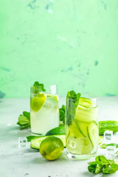 Detox Cocktail Aus Minze Gurke Und Zitrone Und Mojito Cocktail — Stockfoto