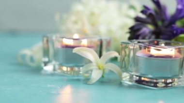 Mavi mum ile tebrik kartı