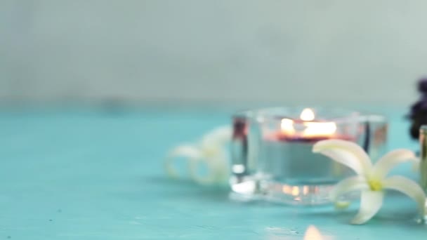 Kartkę z życzeniami z niebieski świece — Wideo stockowe