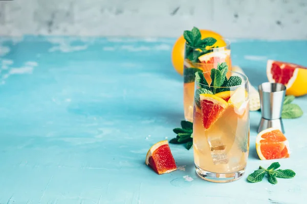 グレープ フルーツと新鮮なミント ジュース カクテル — ストック写真