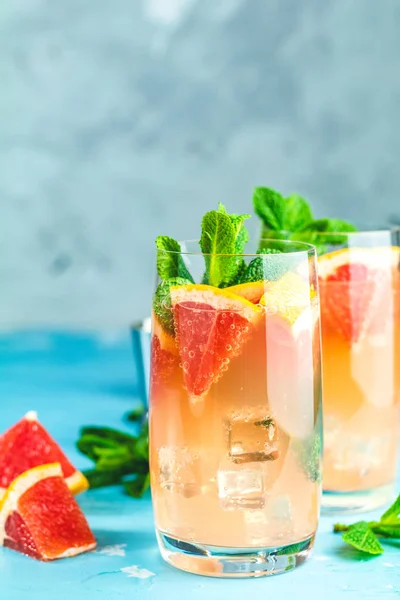 Pompelmo e cocktail di menta fresca con succo — Foto Stock