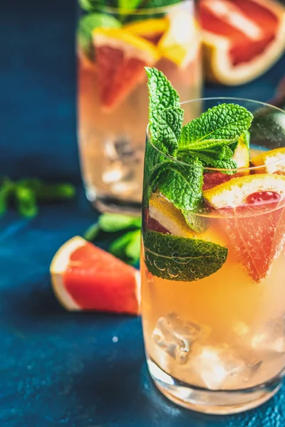 Grapefrukt och mint gin tonic drink — Stockfoto