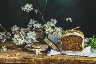 Dilimlenmiş taze pişmiş çavdar el yapımı ekmekler