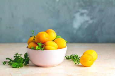 Pembe kasetaze tatlı portakal kayısı