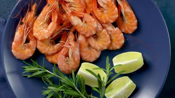 Beautiful Boiled Large Shrimp Ceramic Plate Parsley Lime Fresh Seafood — Stock Video