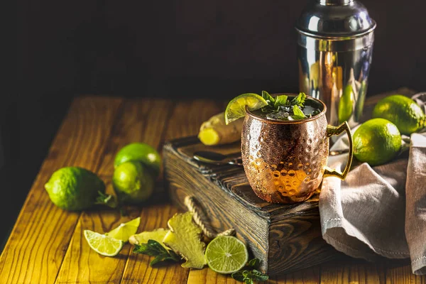 Moscow Mule Alcoholic Cocktail Copper Mug Crushed Ice Mint Lemon — Stock Photo, Image