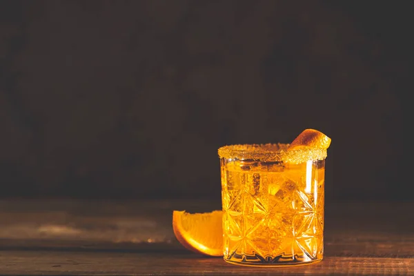 Cocktail Negroni Auf Einem Alten Holzbrett Getränk Mit Gin Campari — Stockfoto