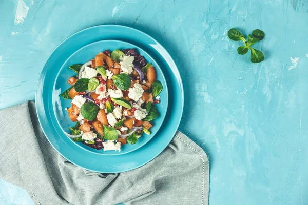 Blauer Teller Mit Frischen Superfoods Gesunder Salat Mit Roten Zwiebeln — Stockfoto