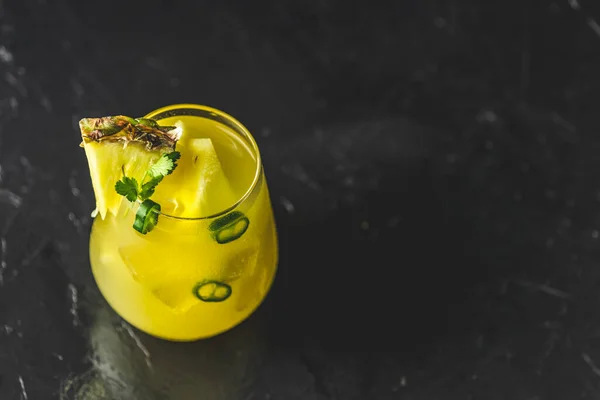 Picante Piña Jalapeño Mezcalita Margarita Para Cinco Mayo Refrescante Cóctel — Foto de Stock