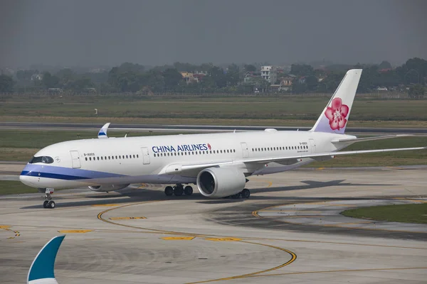 Hanoi Vietnam Nov2 2017 China Airlines Plane Taxi Terminal Building — Fotografia de Stock