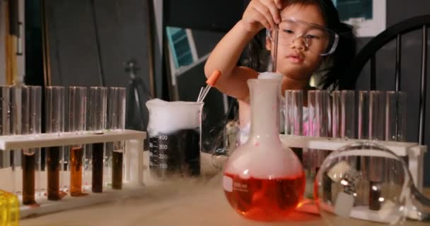 Asian Children Science Examination Laboratory — Stock Video