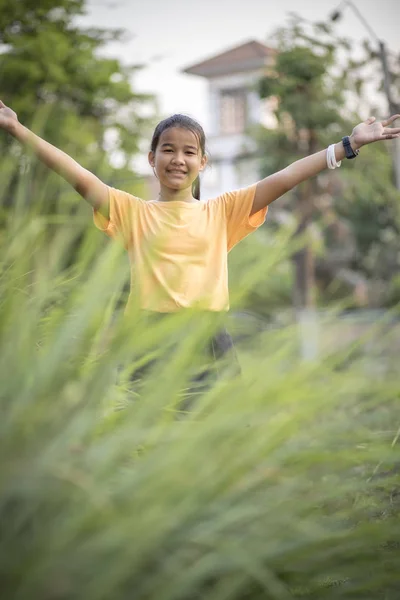 Asian Teenager Hand Sign Victory Green Garden — Stock Photo, Image