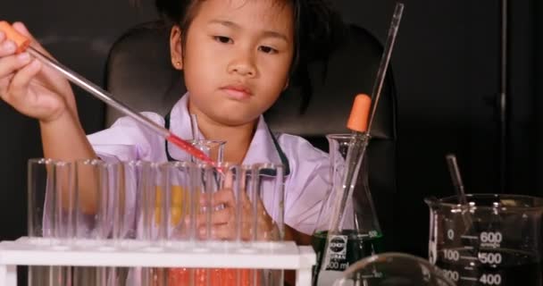 Niños Laboratorio Examen Ciencias — Vídeo de stock