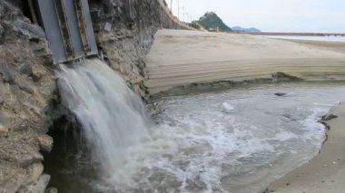 çevre sorunu için deniz kıyısında kullanmak kasaba tüpünden atık su boşaltma