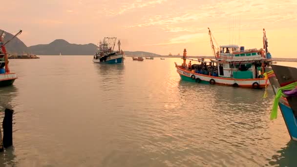 Prachuap Khiri Khan Tailandia March29 2017 Barco Pesquero Tailandés Acercándose — Vídeos de Stock